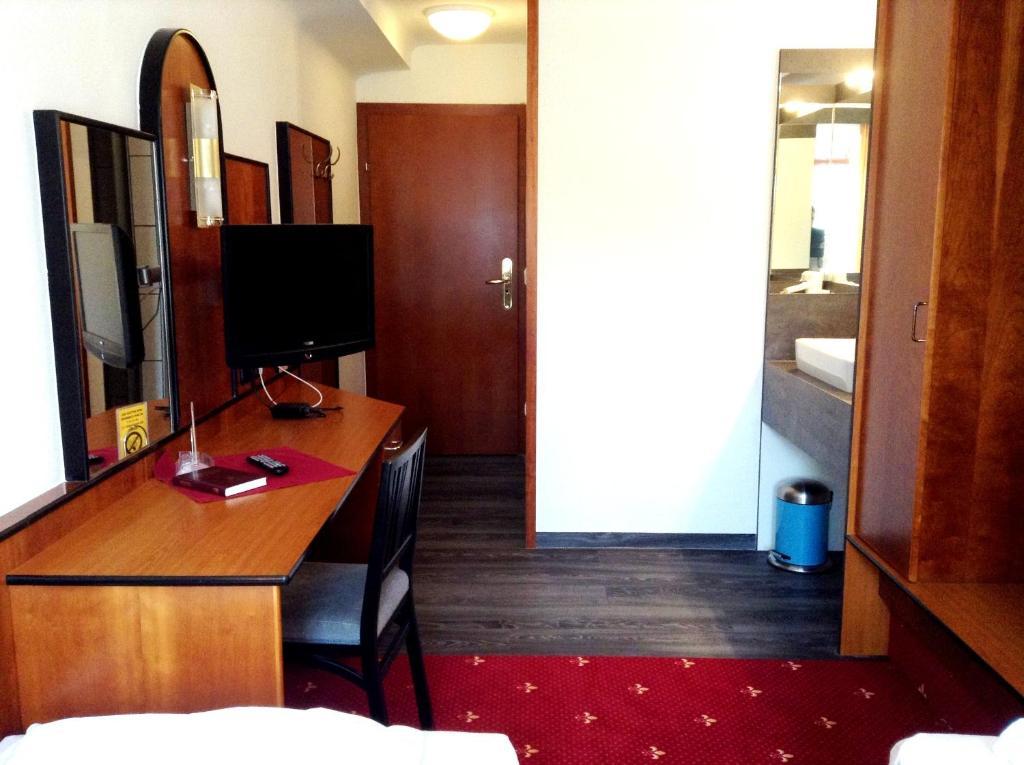 Hotel Gasthof Sonne Aschach an der Donau Room photo