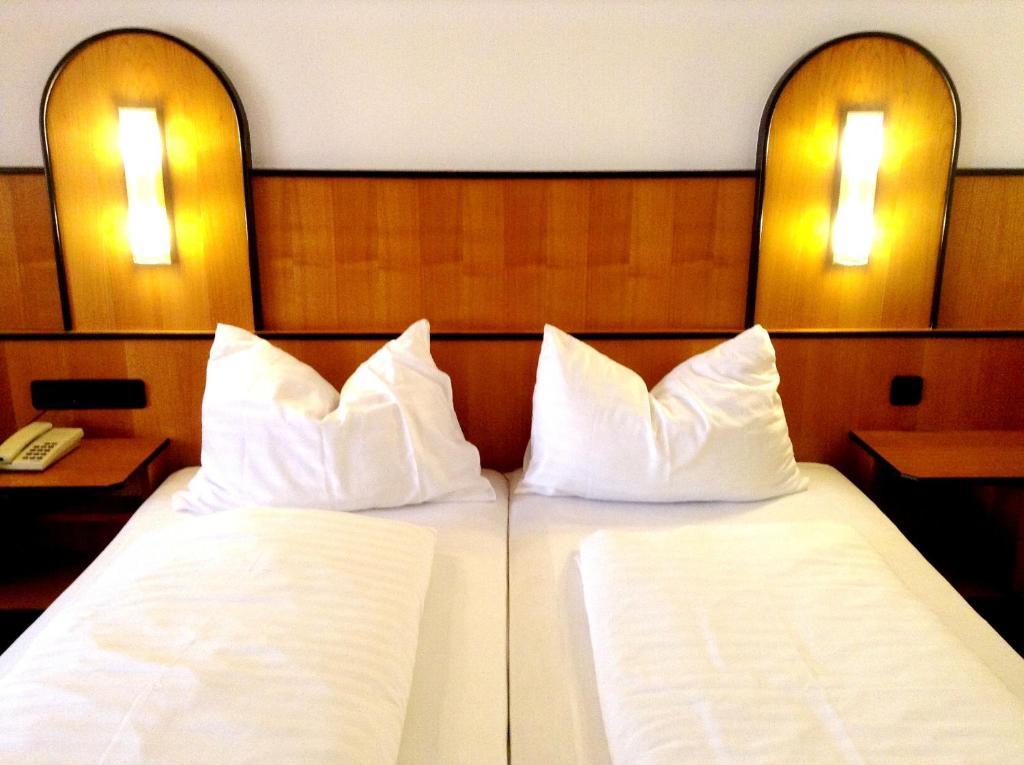 Hotel Gasthof Sonne Aschach an der Donau Room photo