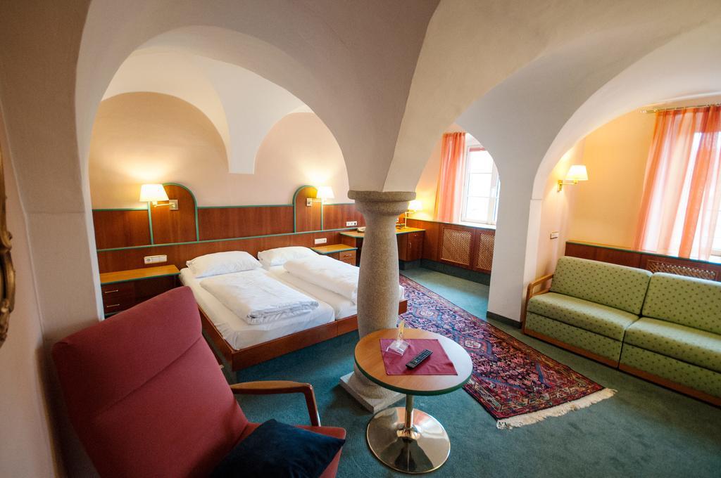Hotel Gasthof Sonne Aschach an der Donau Exterior photo