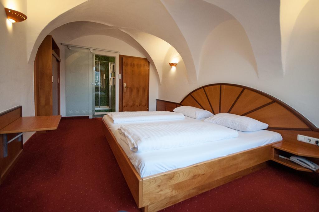 Hotel Gasthof Sonne Aschach an der Donau Exterior photo