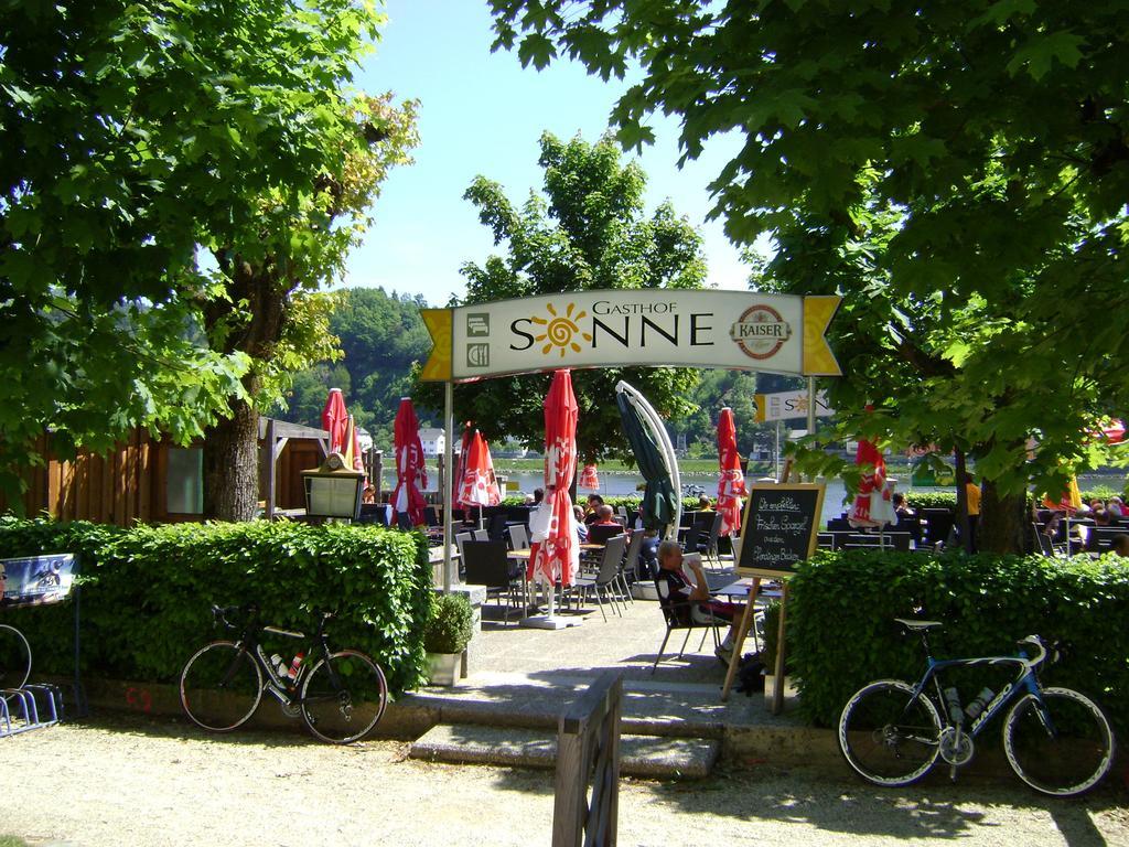 Hotel Gasthof Sonne Aschach an der Donau Exterior photo